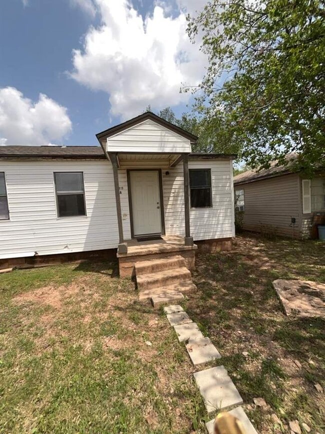 1315 SW E Ave in Lawton, OK - Building Photo - Building Photo