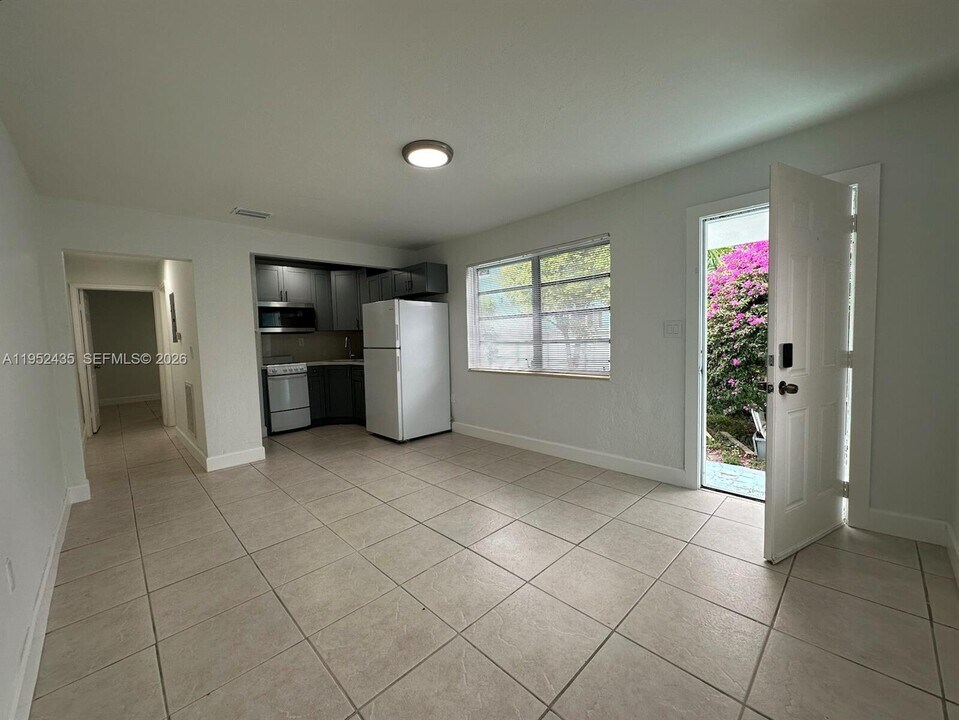 2550 SW 9th St in Miami, FL - Building Photo