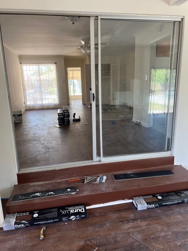 13216 McKinley Ave, Unit Front House in Los Angeles, CA - Foto de edificio - Building Photo