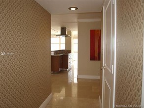 1901 Brickell Ave-Unit -B1714 in Miami, FL - Building Photo - Building Photo