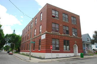 2105 W Lapham St in Milwaukee, WI - Building Photo - Building Photo