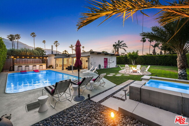 668 N Farrell Dr in Palm Springs, CA - Building Photo - Building Photo