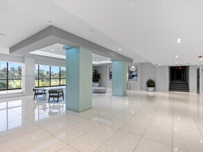20335 W Country Club Dr in Aventura, FL - Building Photo - Building Photo
