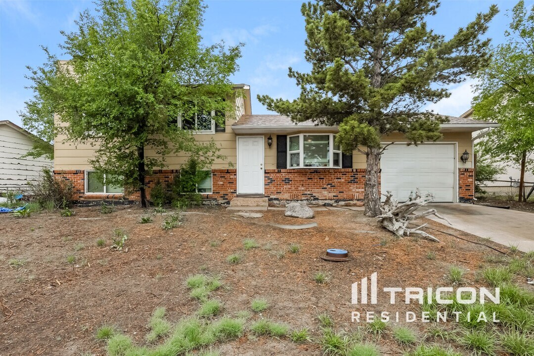 2043 Chamberlin S in Colorado Springs, CO - Building Photo
