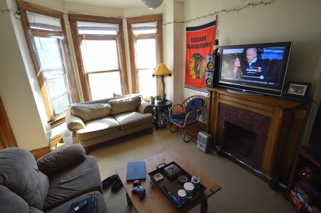 638 W Drummond Pl in Chicago, IL - Building Photo - Building Photo
