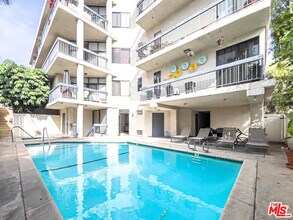 935 Westbourne Dr in West Hollywood, CA - Building Photo - Building Photo