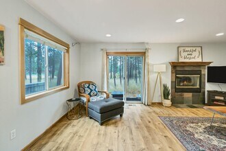 55627 Wagon Master Way in Bend, OR - Building Photo - Building Photo