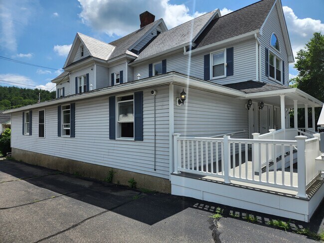 132 W Main St in Stafford, CT - Building Photo - Building Photo