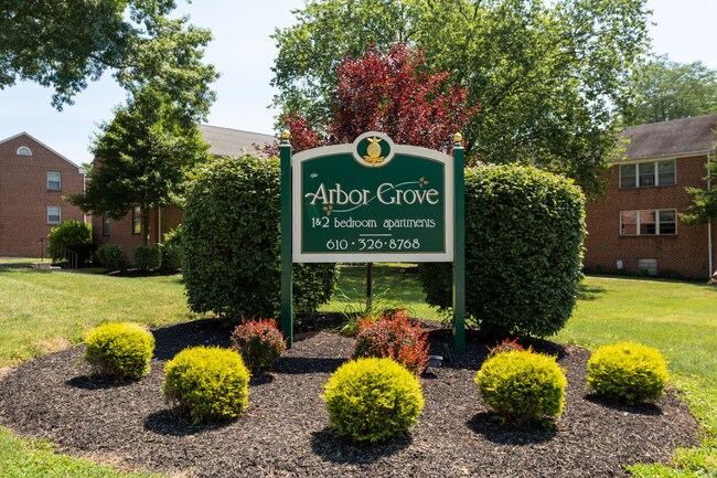 Arbor Grove Apartments photo'
