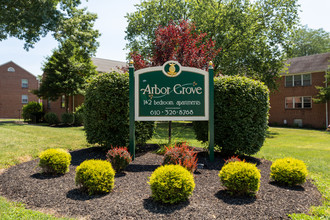 Arbor Grove Apartments in Pottstown, PA - Foto de edificio - Building Photo