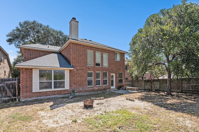 2635 Lakehills St in San Antonio, TX - Foto de edificio - Building Photo