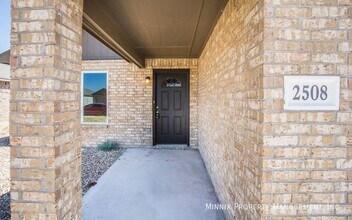 2509 N Ave O in Lubbock, TX - Foto de edificio - Building Photo