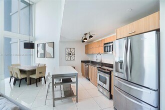 350 S Miami Ave, Unit 713 in Miami, FL - Building Photo - Building Photo