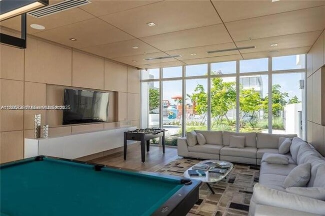 10245 NW 63rd Terrace in Doral, FL - Building Photo - Building Photo