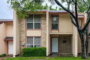 536 Valley Park Dr in Garland, TX - Building Photo