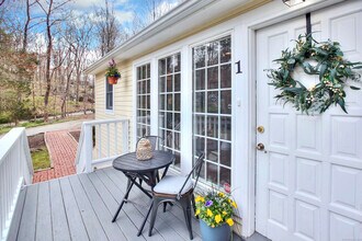 1 Graystone Ln in Weston, CT - Building Photo - Building Photo