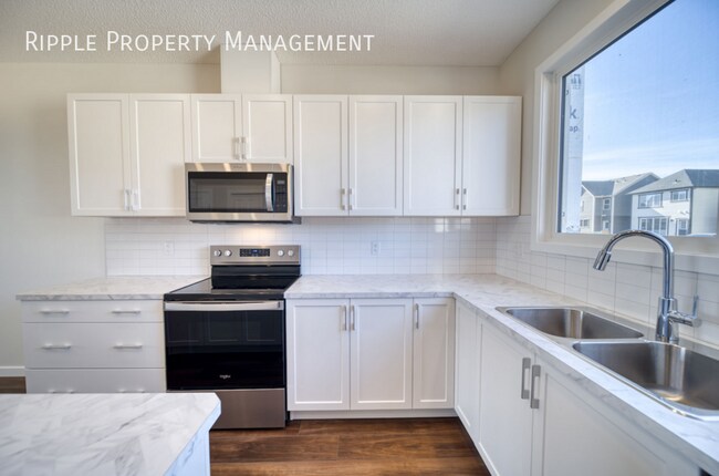 80 Magnolia Way SE in Calgary, AB - Building Photo - Building Photo
