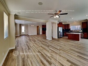 3704 Dustin Lee St in Las Vegas, NV - Foto de edificio - Building Photo