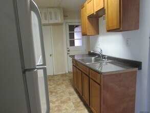 42 Saratoga Ave-Unit -2W in Mechanicville, NY - Building Photo - Building Photo