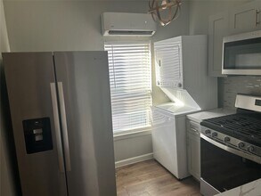 5105 Sherman St in Houston, TX - Building Photo - Building Photo