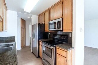 2901 Peninsula Rd in Oxnard, CA - Building Photo - Building Photo