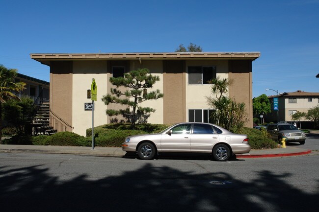 Lincoln Manor in Millbrae, CA - Building Photo - Building Photo