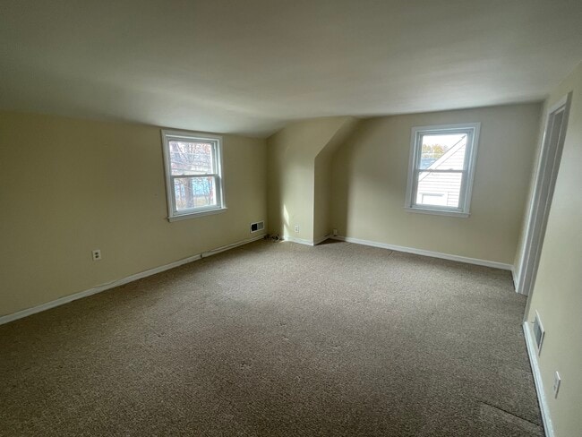 17-35 11th St, Unit 2 in Fair Lawn, NJ - Foto de edificio - Building Photo