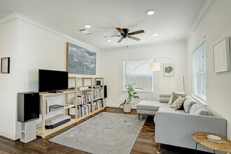 5250 Pease St in Houston, TX - Building Photo - Building Photo