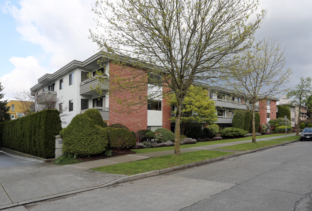 Balmoral Park Apartments in Vancouver, BC - Building Photo