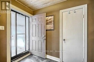 20 King St in Georgina, ON - Building Photo - Building Photo