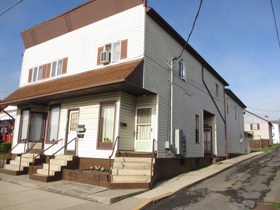 120-122 S 2nd St in Lehighton, PA - Foto de edificio