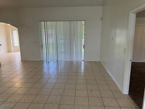 1093 Countess Ave in Lehigh Acres, FL - Building Photo - Building Photo