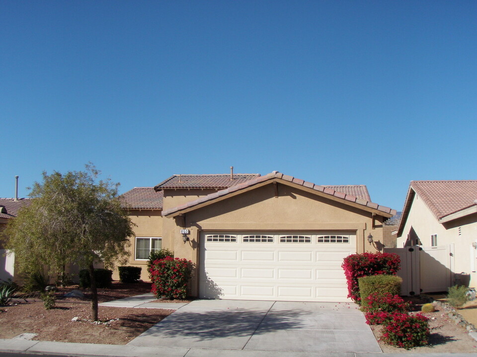 9153 Silver Star Ave in Desert Hot Springs, CA - Foto de edificio