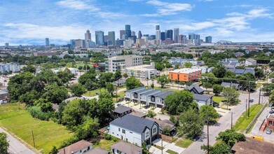 3306 Live Oak St in Houston, TX - Building Photo - Building Photo
