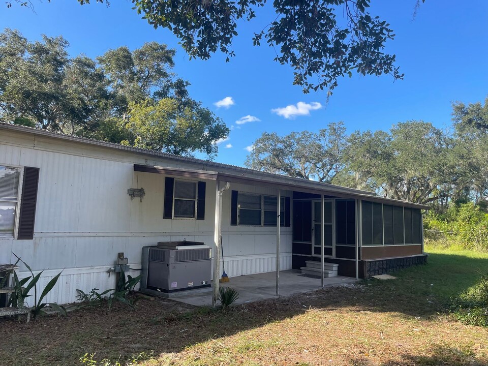 11932 Grovewood Ave in Thonotosassa, FL - Building Photo