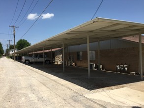 Sandalwood Apartments in Bartlesville, OK - Foto de edificio - Building Photo