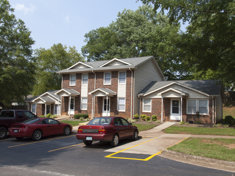 Parkland Apartments in Eden, NC - Building Photo