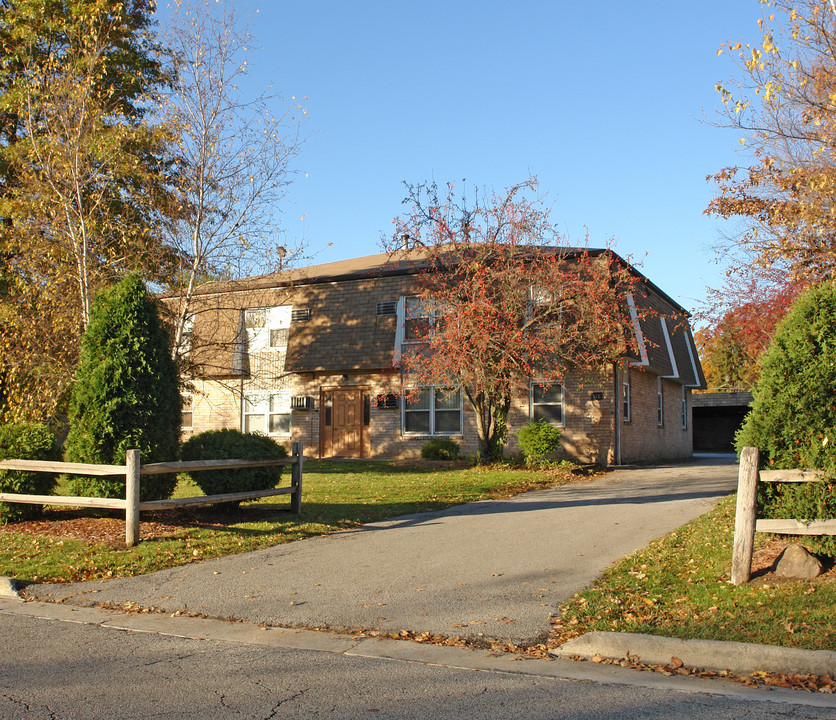 118 Lemans Dr in Youngstown, OH - Foto de edificio