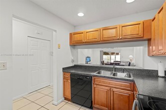 8337 Fairway Rd in Sunrise, FL - Building Photo - Building Photo