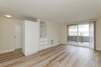 LakePark Apartments in Oakland, CA - Foto de edificio - Building Photo