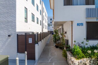 Blackburn Apartments in Los Angeles, CA - Foto de edificio - Building Photo
