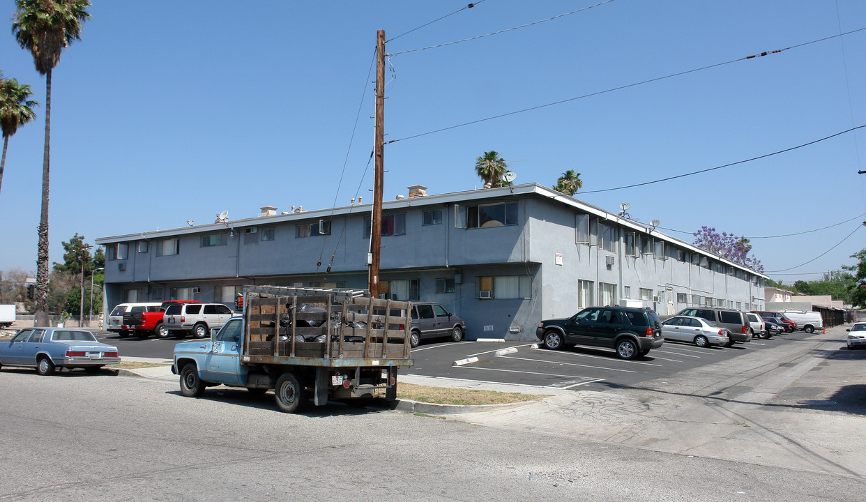 8110 Sepulveda Pl in Panorama City, CA - Building Photo