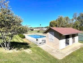 1225 Carriage Cir in Bristol, VA - Building Photo - Building Photo