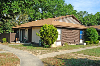 6823 Tiki Ln in Pensacola, FL - Building Photo - Building Photo