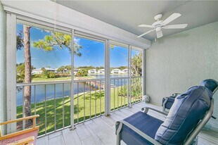 915 New Waterford Dr in Naples, FL - Building Photo