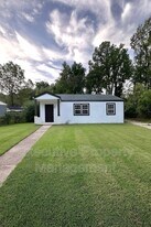 2005 Henry Crumpton Dr in Birmingham, AL - Building Photo