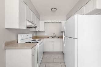 131 Bayou View Dr, Unit B in Fort Walton Beach, FL - Foto de edificio - Building Photo