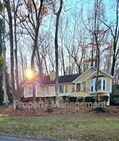 2526 Zachary Woods Dr NW in Marietta, GA - Building Photo