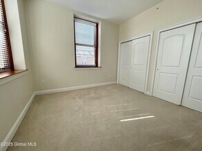 233 Lake Ave in Saratoga Springs, NY - Building Photo - Building Photo