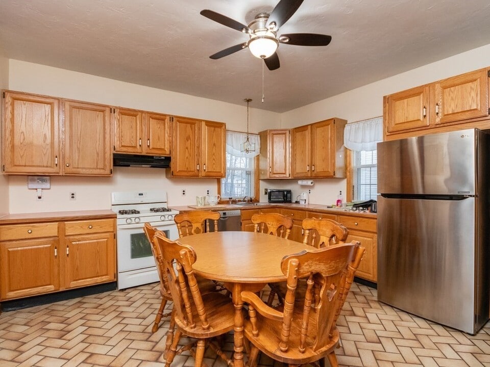 18 Taber St in Quincy, MA - Building Photo